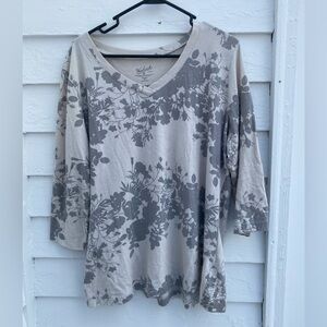 🏷️ Woolrich Women's Cream and Gray Floral Long Sleeve Top